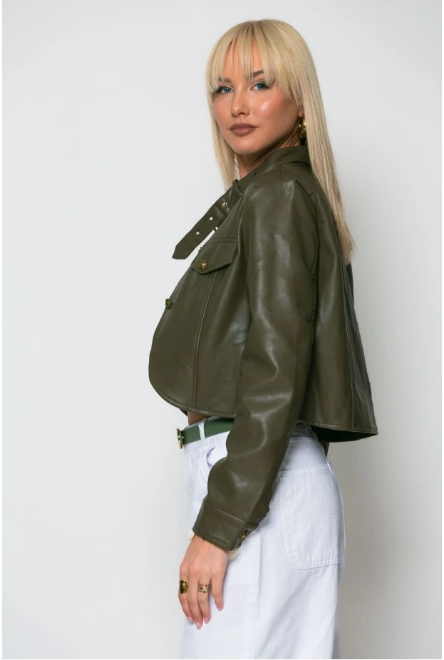 Cropped leather jacket με κουμπιά και λεπτομέρεια στον γιακά χακί