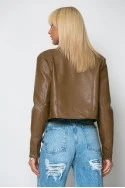 Cropped leather jacket με κουμπιά και λεπτομέρεια στον γιακά καφέ