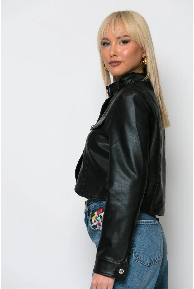 Cropped leather jacket με κουμπιά και λεπτομέρεια στον γιακά μαύρο
