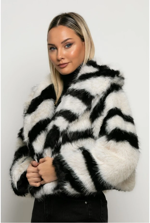 Γούνινο jacket με γιακά εκρού