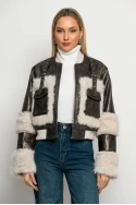 Leather jacket με γούνινες λεπτομέρειες και τσέπες καφέ Leather jacket με γούνινες λεπτομέρειες και τσέπες καφέ