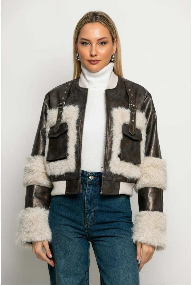 Leather jacket με γούνινες λεπτομέρειες και τσέπες καφέ