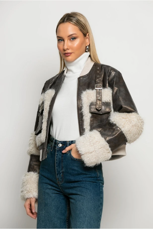 Leather jacket με γούνινες λεπτομέρειες και τσέπες καφέ Leather jacket με γούνινες λεπτομέρειες και τσέπες καφέ