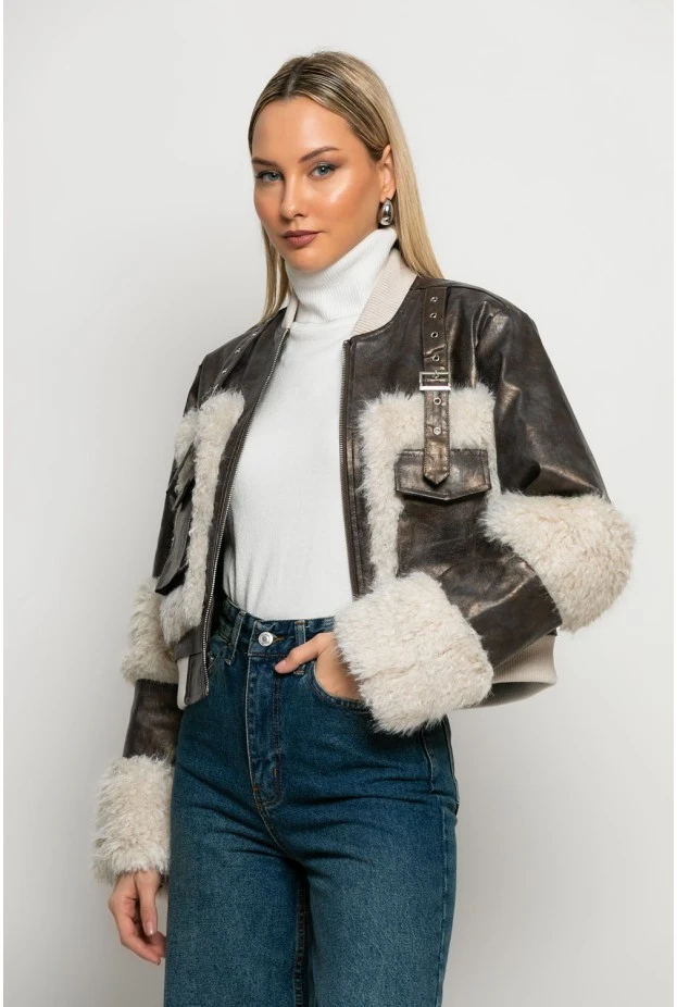 Leather jacket με γούνινες λεπτομέρειες και τσέπες καφέ