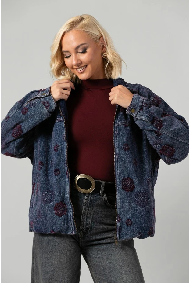 Jean jacket με βελουτέ λουλούδια και γούνινη επένδυση μπλε-βουργουνδί