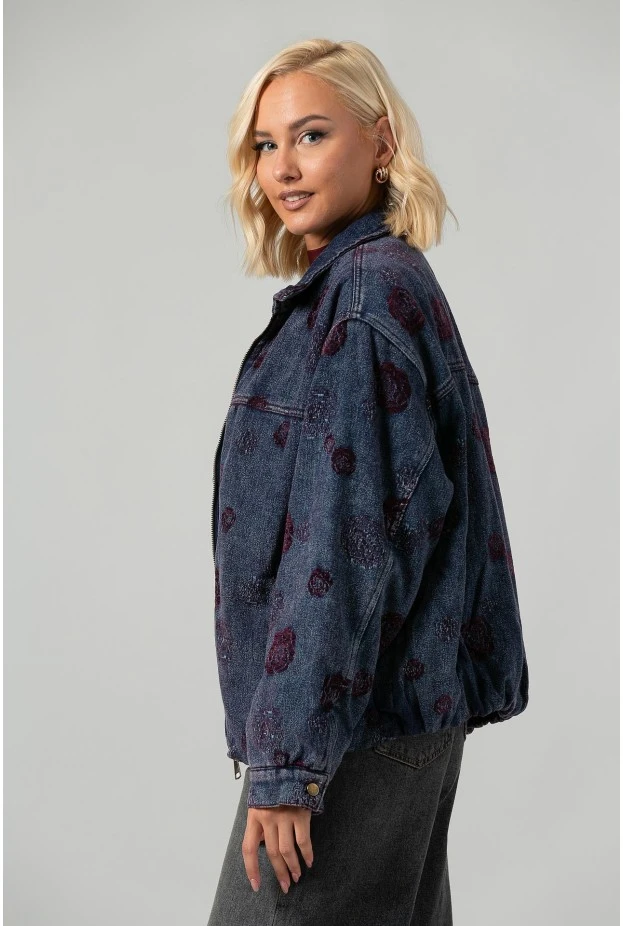Jean jacket με βελουτέ λουλούδια και γούνινη επένδυση μπλε-βουργουνδί