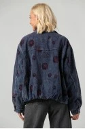 Jean jacket με βελουτέ λουλούδια και γούνινη επένδυση μπλε-βουργουνδί
