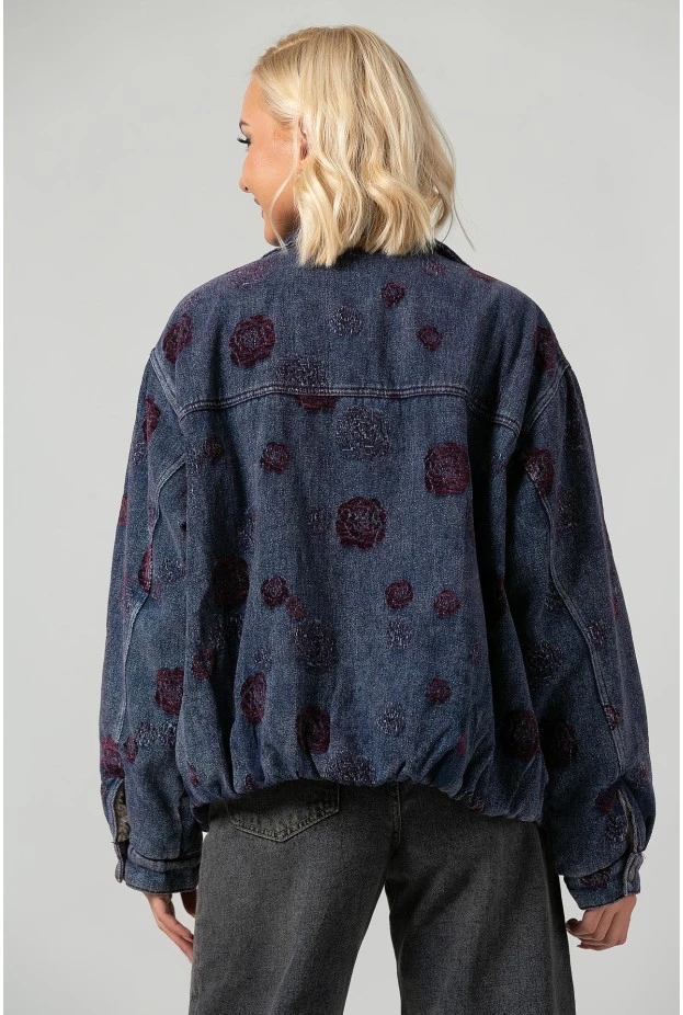 Jean jacket με βελουτέ λουλούδια και γούνινη επένδυση μπλε-βουργουνδί