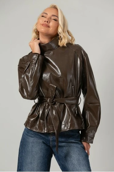 Leather jacket vinyl με ψηλό λαιμό και ζώνη καφέ