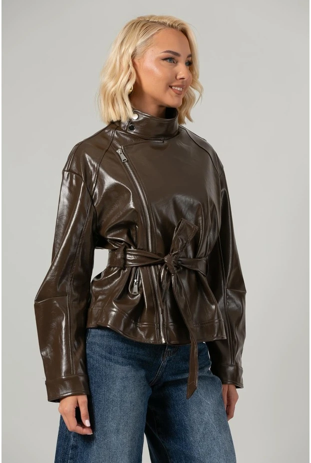 Leather jacket με ψηλό λαιμό και ζώνη καφέ