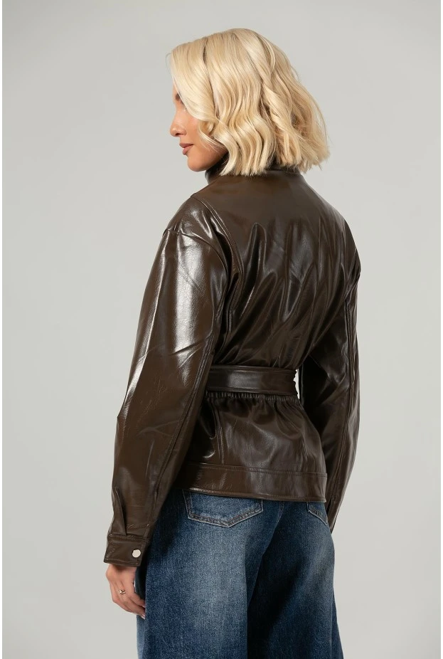Leather jacket με ψηλό λαιμό και ζώνη καφέ
