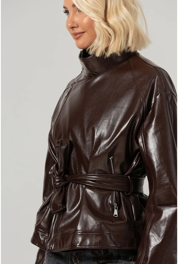 Leather jacket με ψηλό λαιμό και ζώνη μπορντό