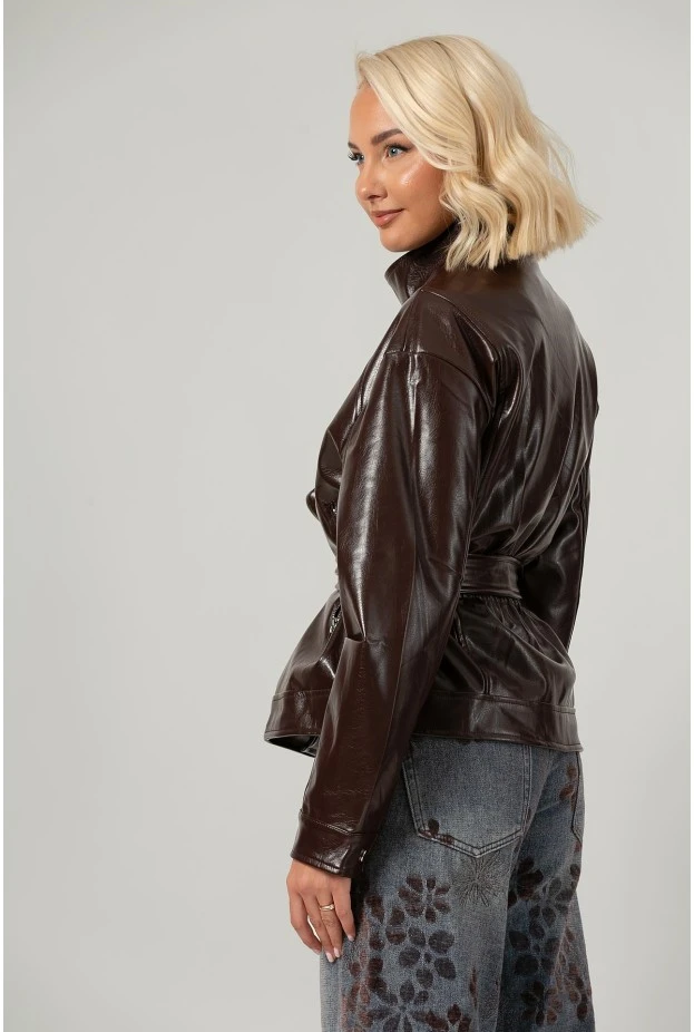 Leather jacket με ψηλό λαιμό και ζώνη μπορντό