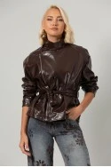 Leather jacket με ψηλό λαιμό και ζώνη μπορντό