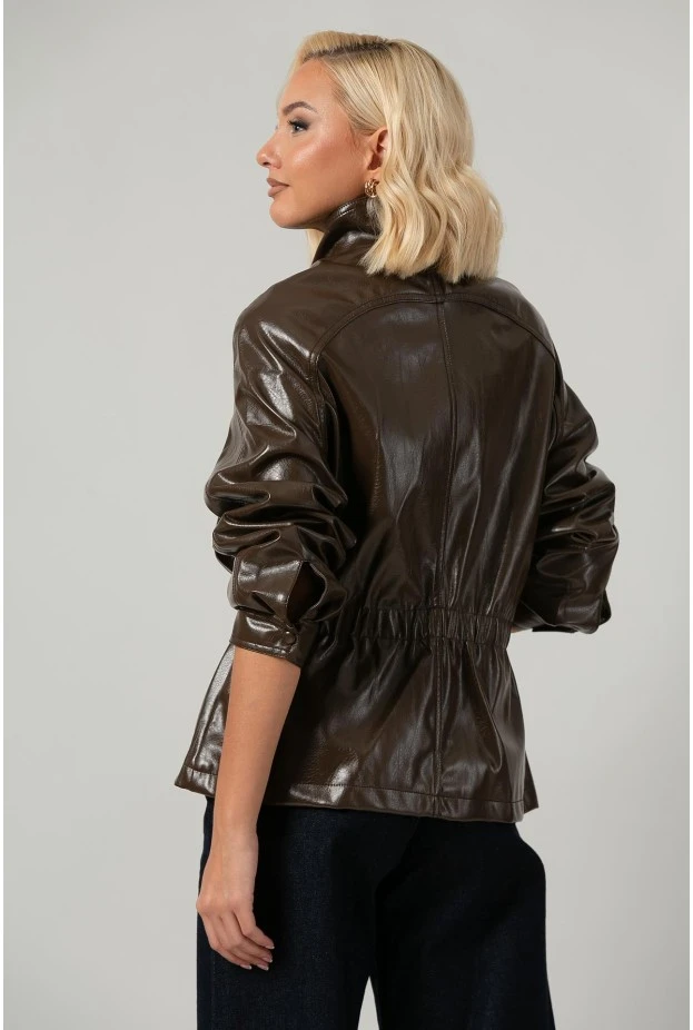Leather jacket vinyl με σούρες στη μέση καφέ
