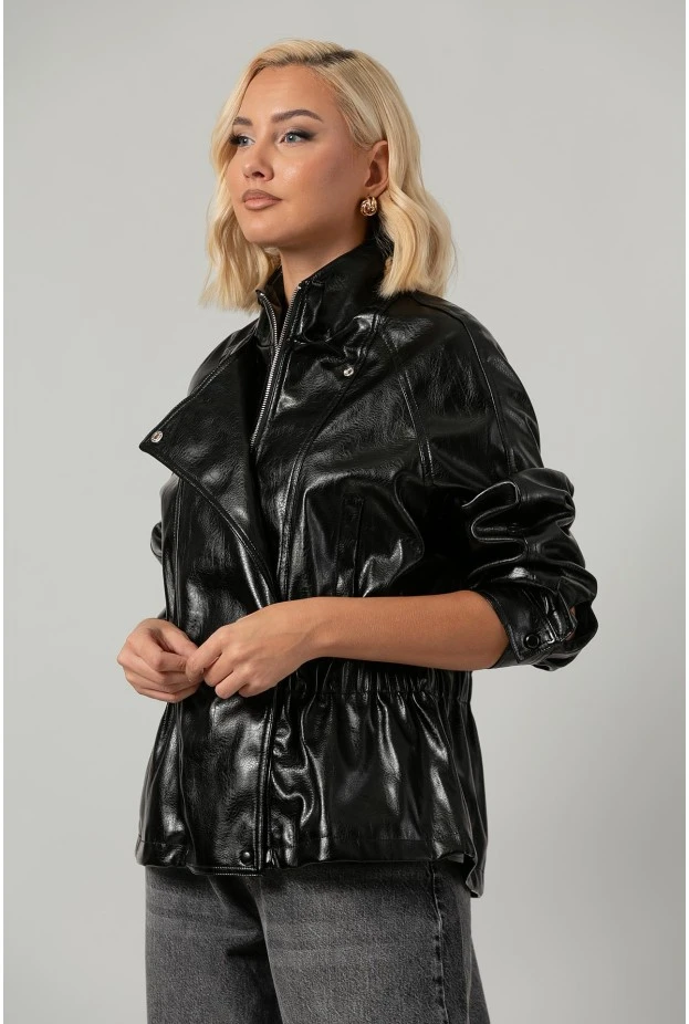 Leather jacket vinyl με σούρες στη μέση μαύρο