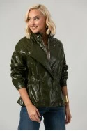 Leather jacket vinyl με σούρες στη μέση λαδί