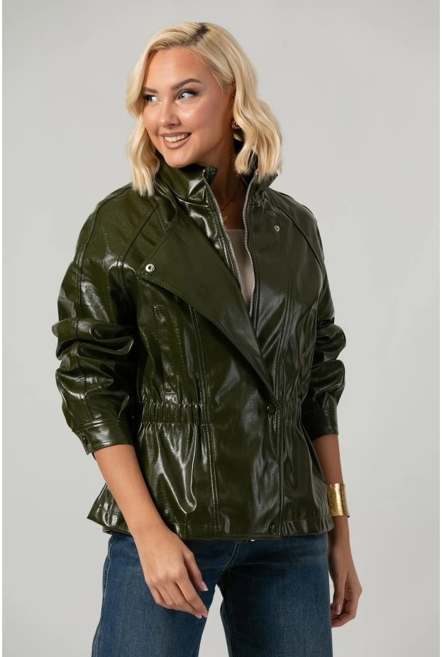 Leather jacket vinyl με σούρες στη μέση λαδί