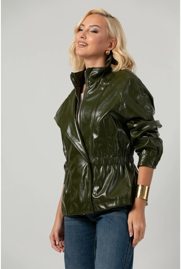 Leather jacket vinyl με σούρες στη μέση λαδί