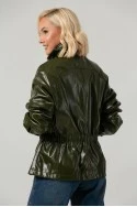 Leather jacket vinyl με σούρες στη μέση λαδί
