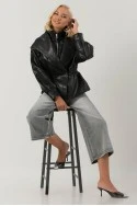 Leather jacket με σφηγκοφωλία στη μέση μαύρο