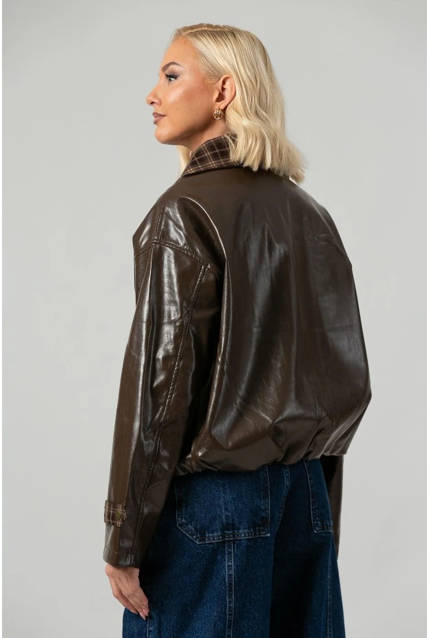 Leather jacket vinyl με καρό λεπτομέρειες και λάστιχο στη μέση καφέ
