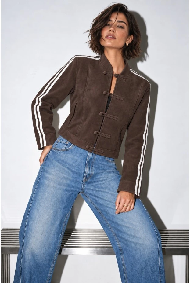 Leather jacket με ιδιαίτερο κούμπωμα και ρίγες στο πλάι καφέ