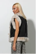 Sheepskin jacket αμάνικο με γούνινες λεπτομέρειες και λουράκια ανθρακί-μπεζ