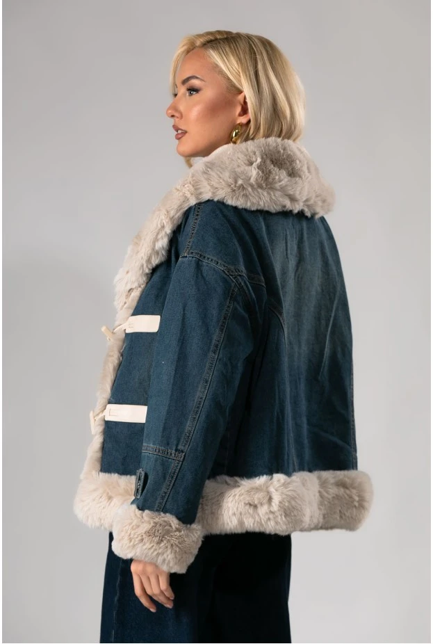 Jean jacket με γούνινες λεπτομέρειες και λουράκια μπλε-μπεζ