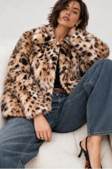 Γούνινο τζάκετ animal print με γιακά μπεζ