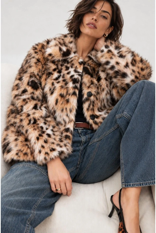 Γούνινο τζάκετ animal print με γιακά μπεζ
