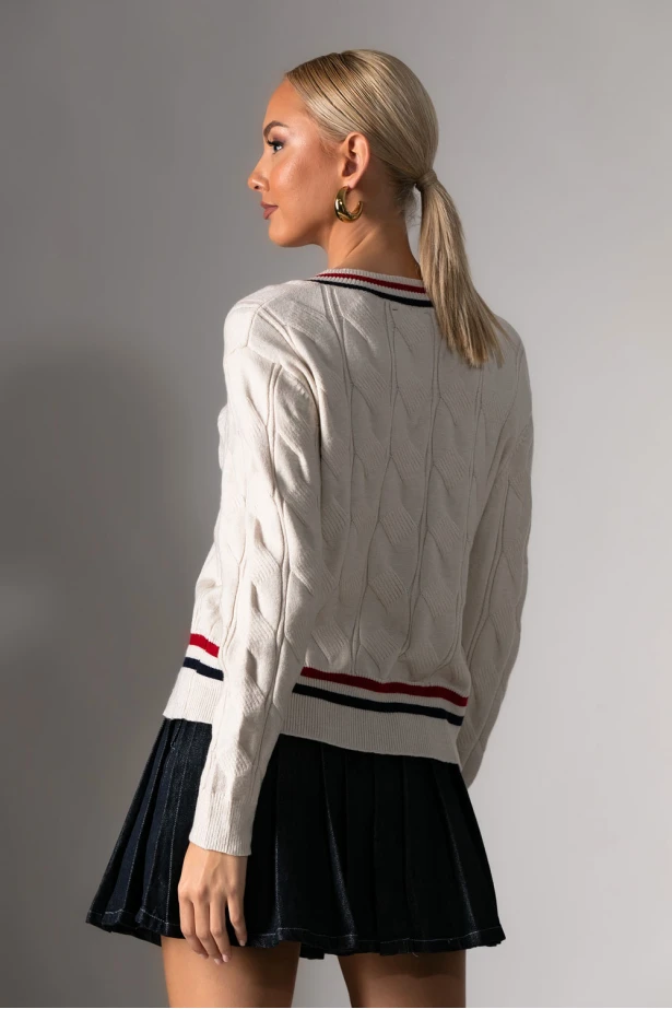 Πλεκτή μπλούζα με v και ρίγα εκρού