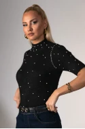 Πλεκτή κοντομάνικη μπλούζα με ψηλό λαιμό και πέρλες μαύρο