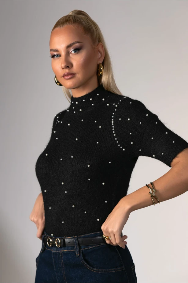 Πλεκτή κοντομάνικη μπλούζα με ψηλό λαιμό και πέρλες μαύρο