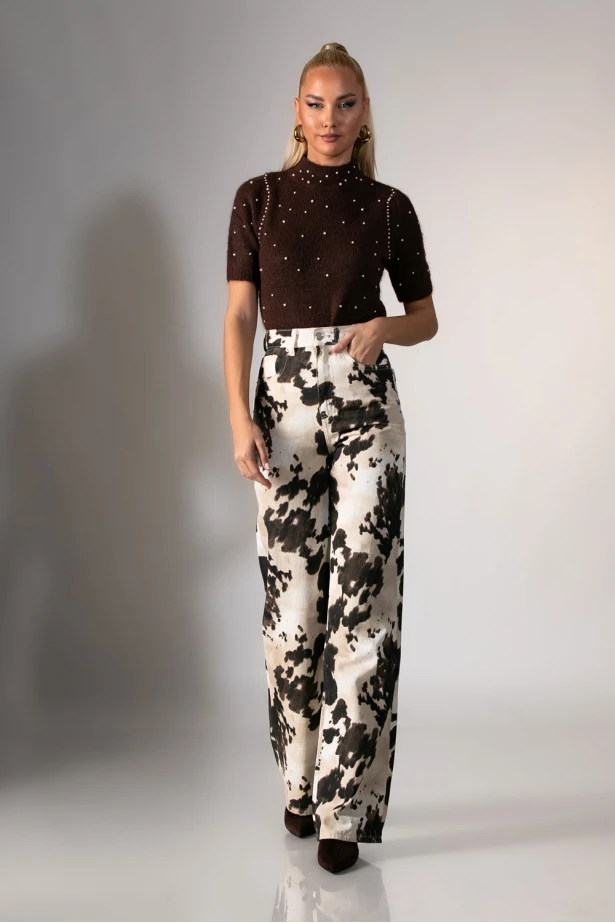 Πλεκτή κοντομάνικη μπλούζα με ψηλό λαιμό και πέρλες καφέ