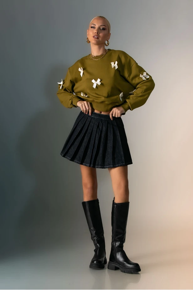 Μπλούζα φούτερ με διακοσμητικά φιογκάκια χακί Μπλούζα φούτερ με διακοσμητικά φιογκάκια χακί