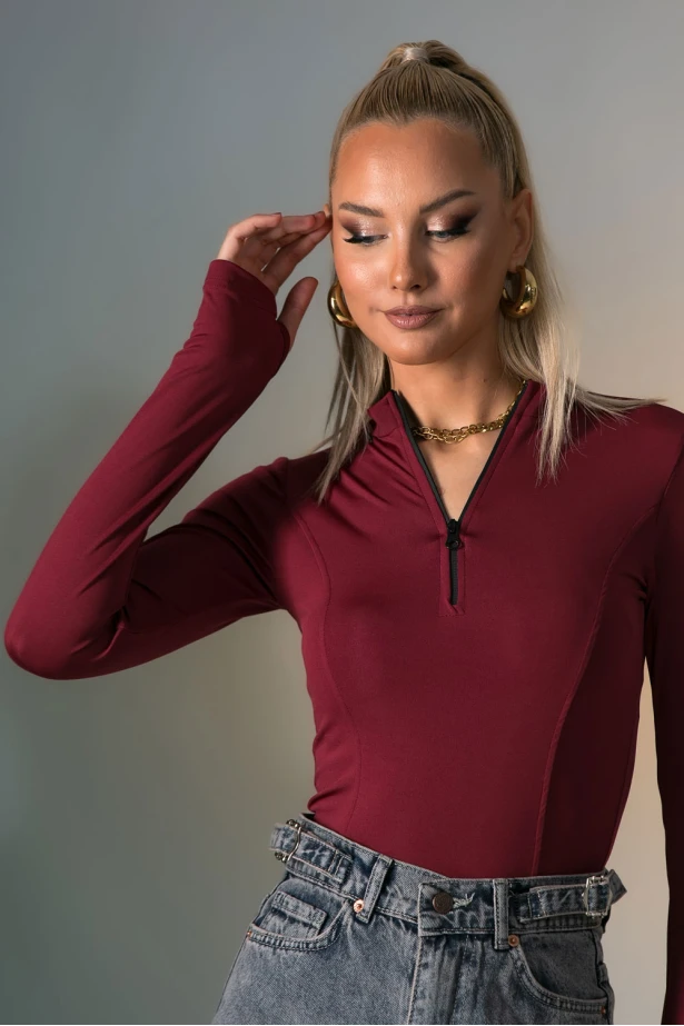Μπλούζα με φερμουάρ και thumb holes μπορντό