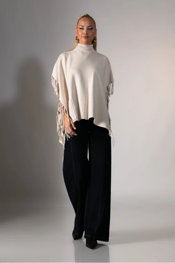 Πόντσο με κρόσια εκρού