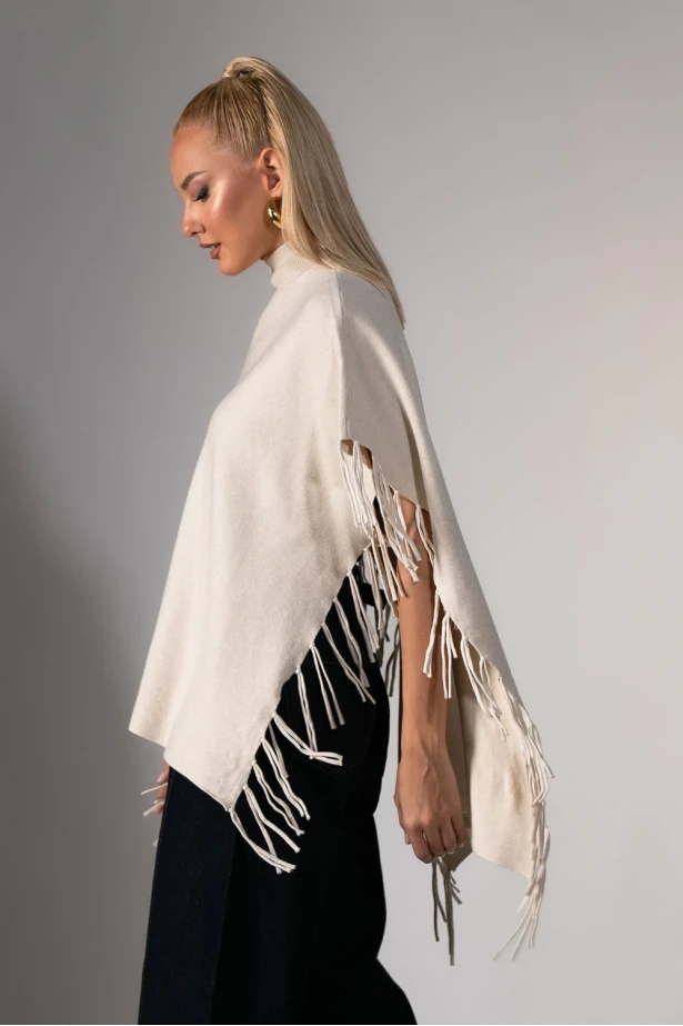 Πόντσο με κρόσια εκρού