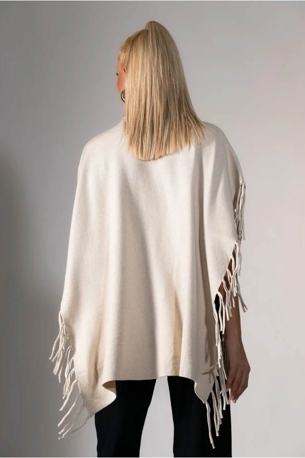 Πόντσο με κρόσια εκρού