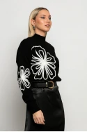 Πλεκτό με ψηλό λαιμό και pach flower μαύρο