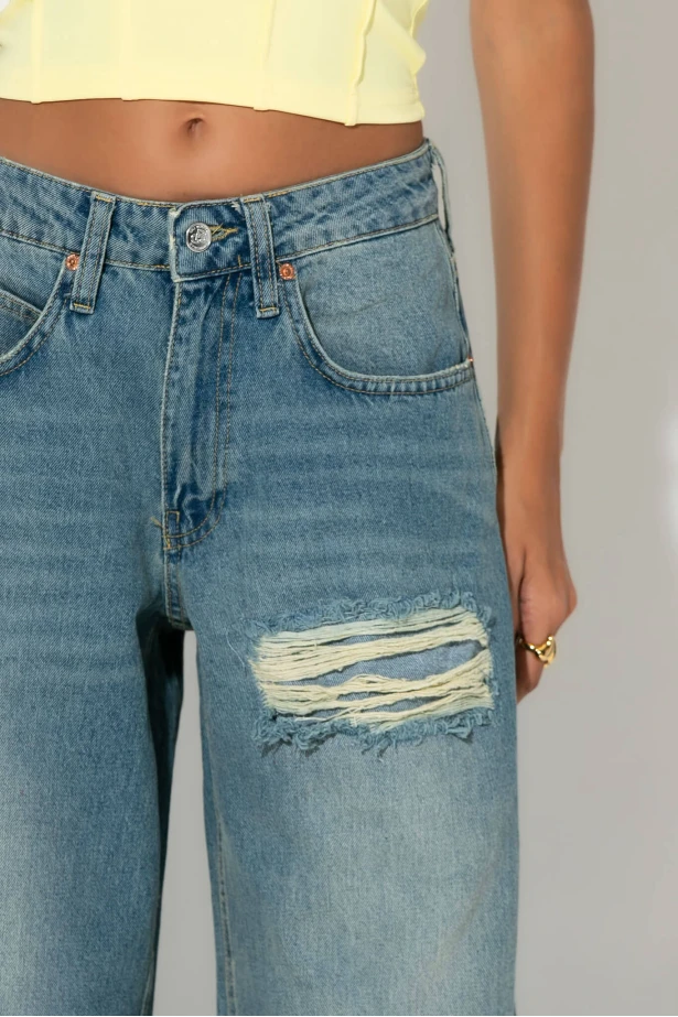 jean loose fit με φθορά μπλε 
