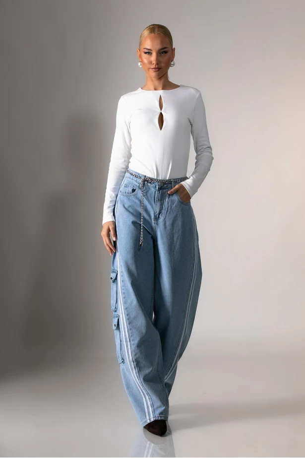 Jean barrel boyfriend με ρίγες και τσέπες στο πλάι μπλε ανοιχτό