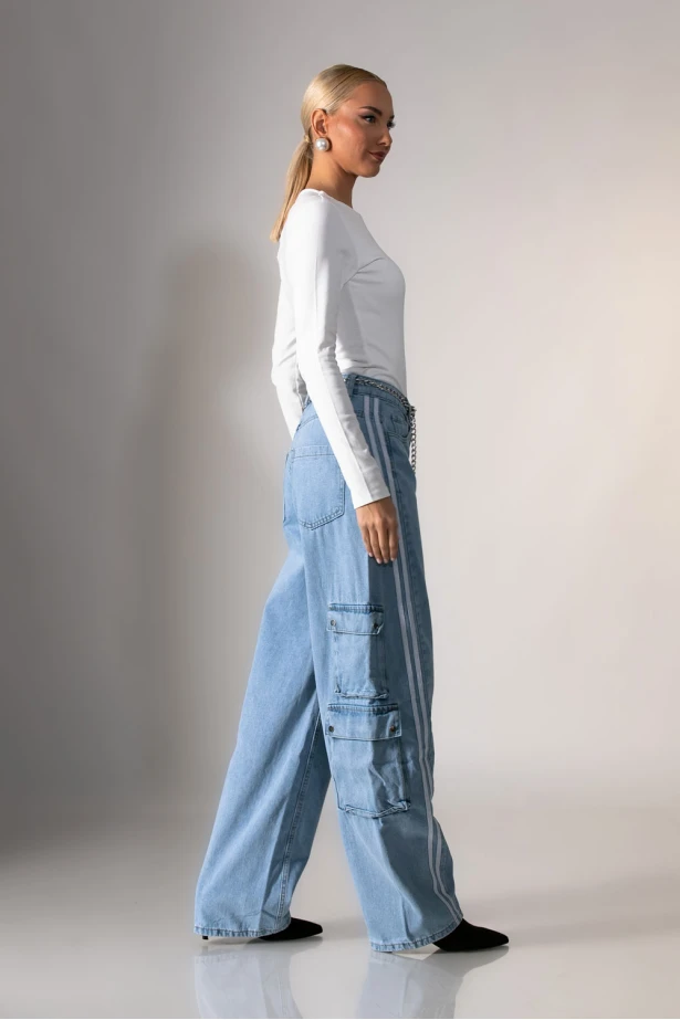 Jean barrel boyfriend με ρίγες και τσέπες στο πλάι μπλε ανοιχτό