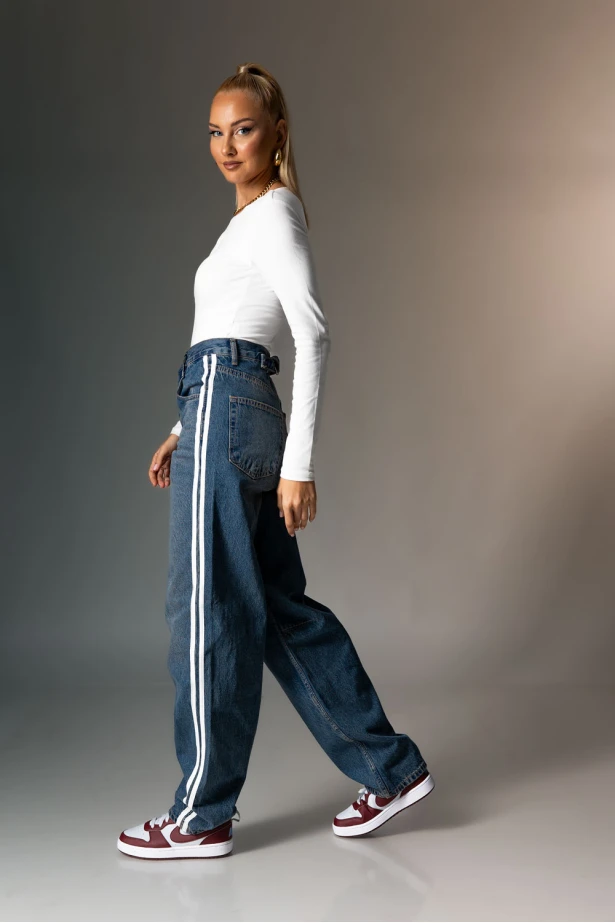 Jean baggy με ρίγες στο πλάι μπλε Jean baggy με ρίγες στο πλάι μπλε