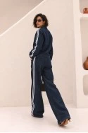 Σετ jean jacket με ιδιαίτερο κούμπωμα και jean wide leg με λάστιχο και ρίγες μπλε ντένιμ
