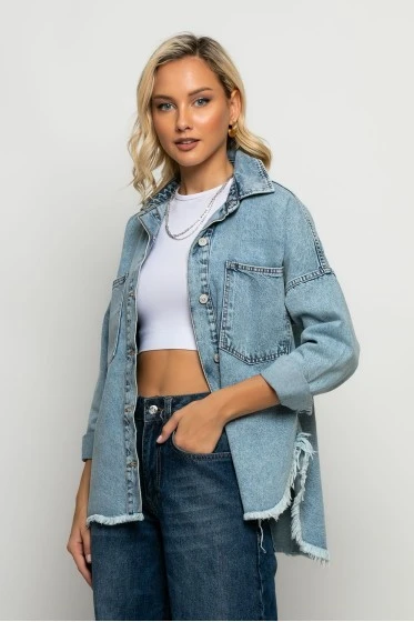 Jean jacket ασύμμετρο με μεγάλες τσέπες και ξέφτια μπλε