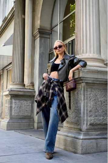 Jacket δερματίνη με ζώνη και φερμουάρ μπορντό