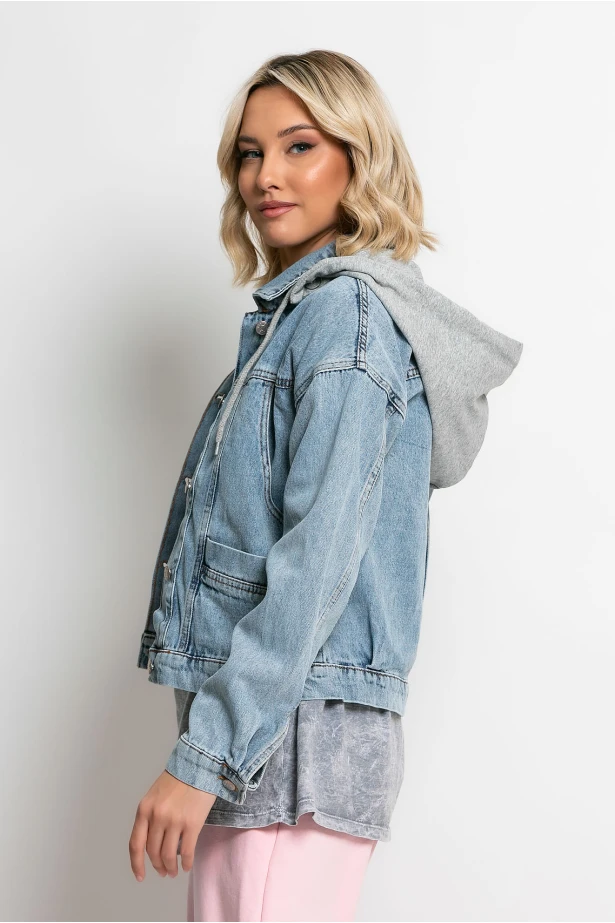 Jean jacket με αποσπώμενη φούτερ κουκούλα μπλε ανοιχτό Jean jacket με αποσπώμενη φούτερ κουκούλα μπλε ανοιχτό