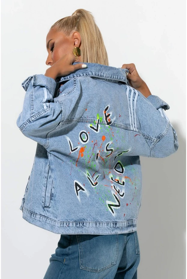 Jean jacket με ρίγες και στάμπα love is all i need μπλε